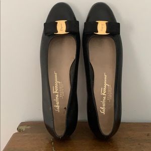 Farragamo Boutique Flats w buckle and bow
